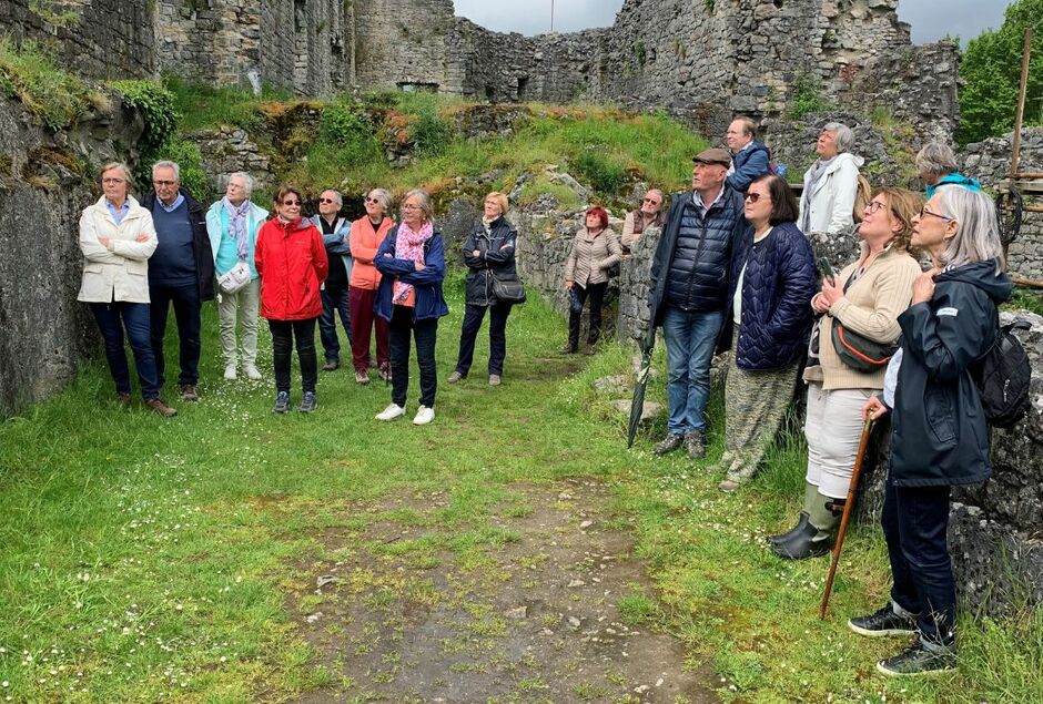 UNE VISITE GUIDEE LES RUINES DE MONTAIGLE EN V.I.P 